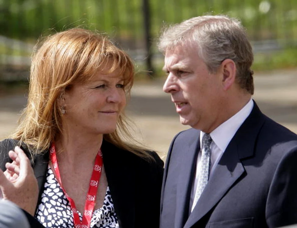 Prințul Andrew și Sarah Ferguson, la ceremonia de logodnă Foto: Getty