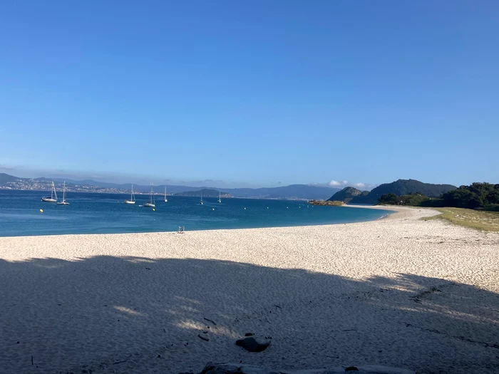 Insulele Cíes, din Spania, aproape necunoscute pentru că accesul este limitat. Foto: X