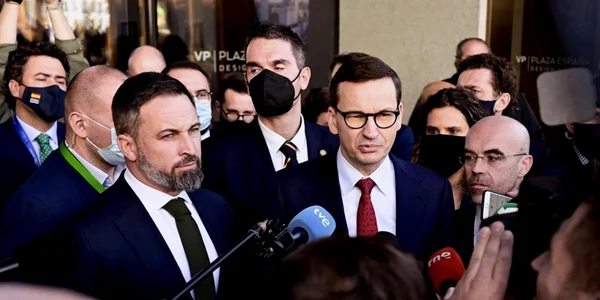 Mateusz Morawicki si Santiago Abascal vorbind cu presa la summitul ultraconservatorilor de la Madrid FOTO EPA-EFE