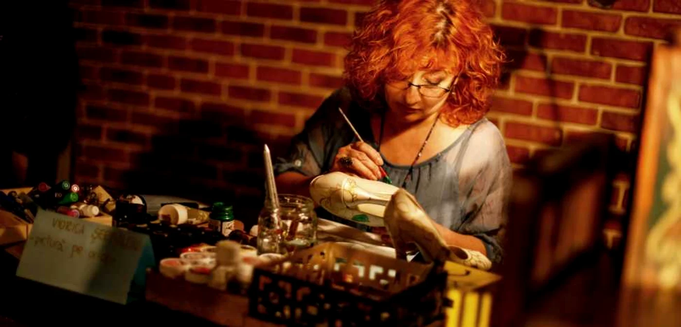 Viorica Şerbănoiu, în atelierul său de pictură