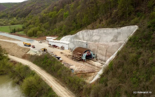 Tuneluri feroviare pe valea Mureșului Foto Daniel Guță ADEVĂRUL (1) JPG