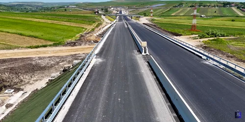 Dublu parapet central de beton Foto Asociația Pro Infrastructură jpg