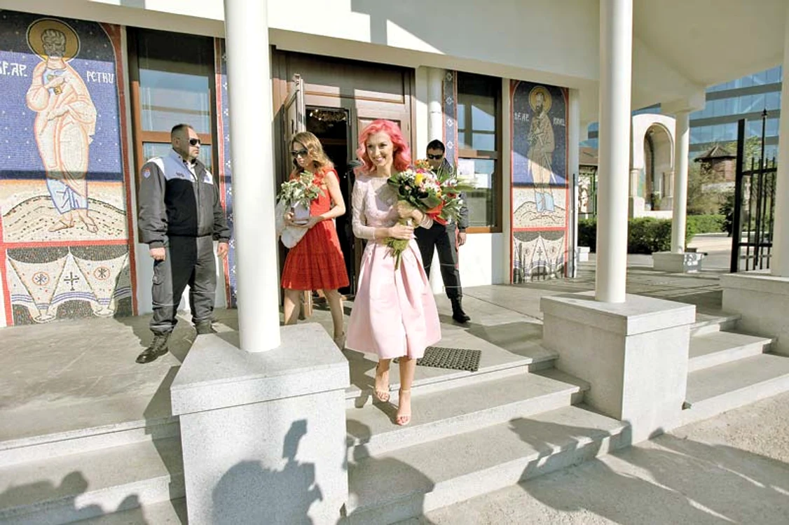 La biserică, Andreea a purtat o rochiţă-Barbie