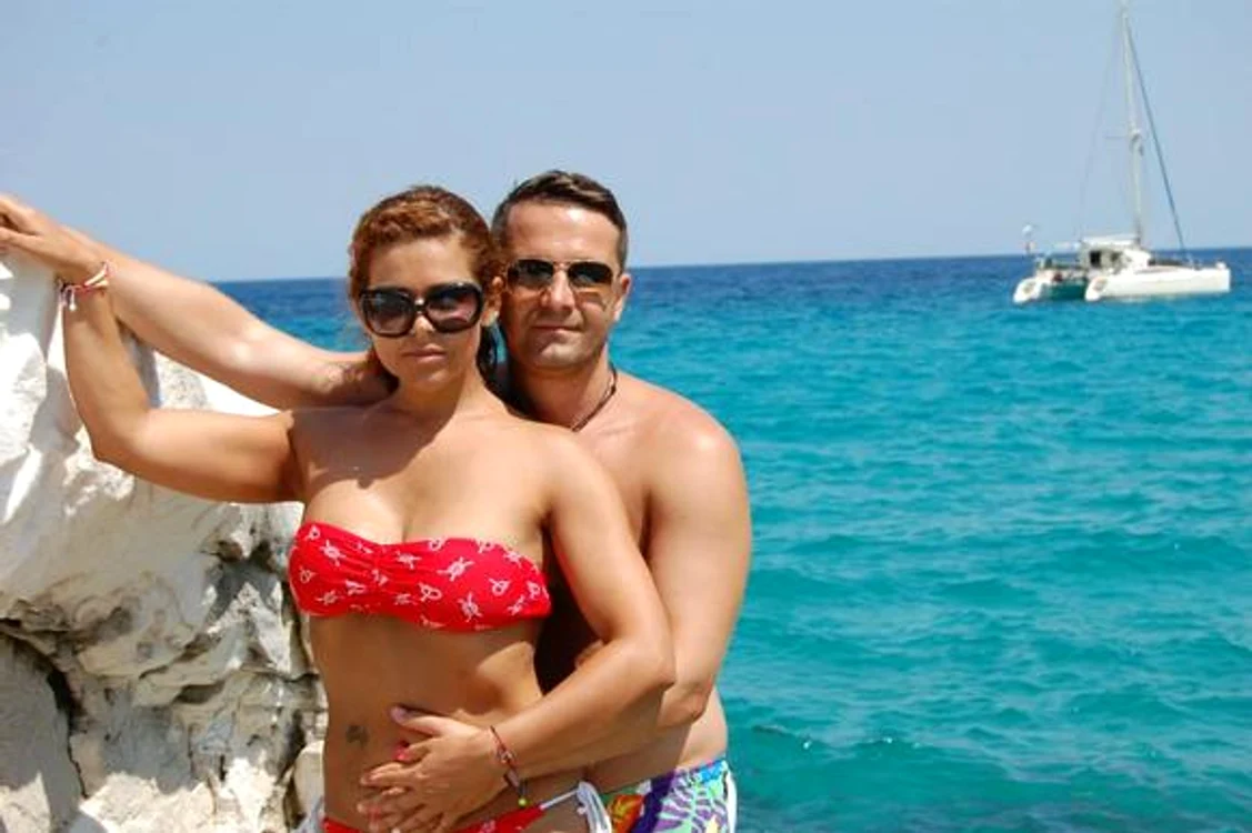 Miki este fericită în vacanţă, alături de iubitul ei, Răzvan
