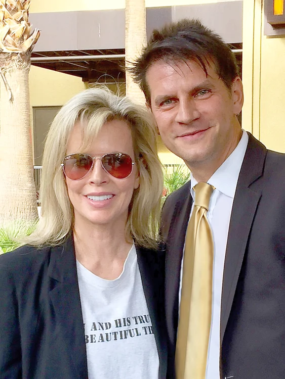 De când s-a mutat în America, artistul nostru a ajuns să cunoască numai celebrităţi