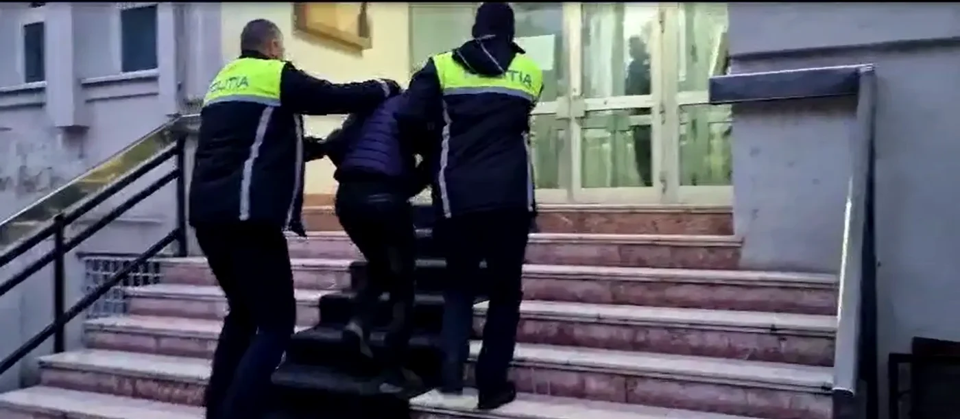 Tinerii au fost reținuți de polițiști pentru 24 de ore FOTO captură video IPJ Brăila
