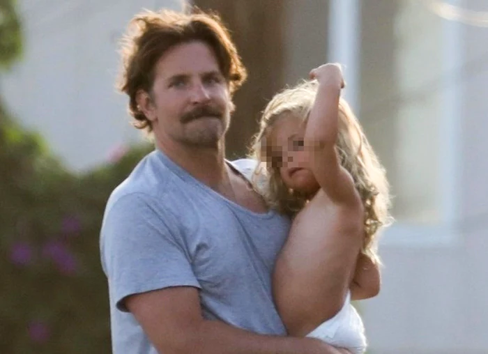 Bradley Cooper și-a petrecut ziua de sâmbătă la plajă cu fiica safoto: Profimedia