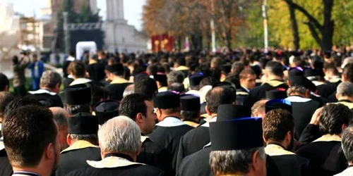 Craiova: Se implică Biserica suficient pentru respectarea canoanelor bisericeşti?