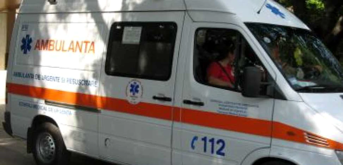Alba Iulia: O fetiţă de doi ani a murit după ce a căzut canapeaua peste ea
