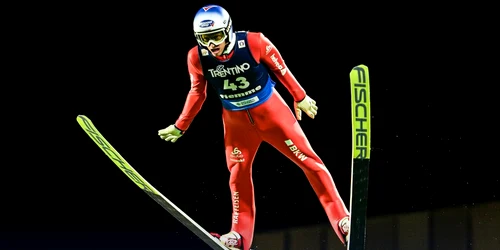 sarituri cu schiurile fb FIS Ski Jumping jpg