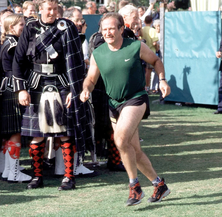 
    Robin Williams,  la o cursă de  alergare desfăşurată  la Strathdon,  Aberdeenshire,  Scoţia, în  august 1999fotografii: Photoland / wenn / guliver  / Gettyimages / Splashnews  