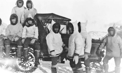 Snowmobile din 1926 descoperit în pădurile Canadei jpeg