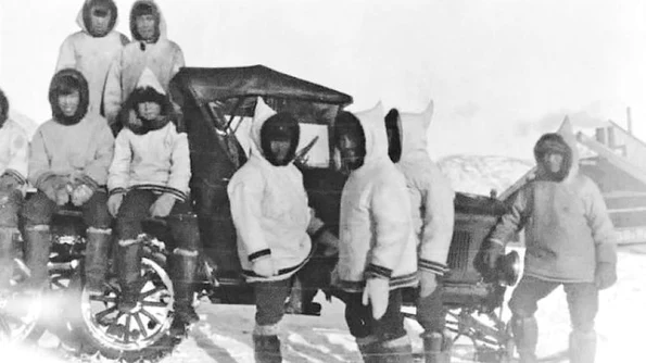 Snowmobile din 1926 descoperit în pădurile Canadei jpeg