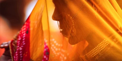 Femeie cu fata acoperita in India FOTO Shutterstock 