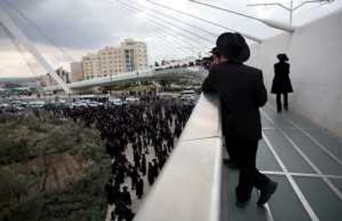 Mii de evrei ultraortodocşi au protestat în Israel şi au blocat joi mai multe autostrăzi reuters