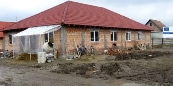 Casele romilor vor fi gata în primăvara acestui an.