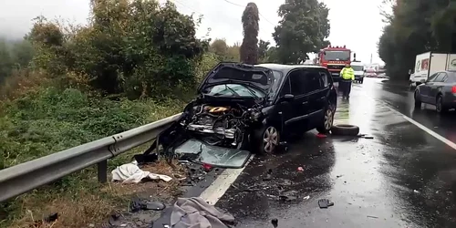 Imagini de la accidentul de pe Valea Oltului, DN 7 / E 81, de la Bujoreni - Vâlcea, cu cinci victime şi patru maşini implicate (II)