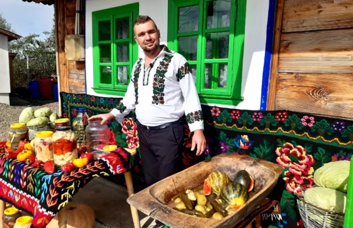 Lucian Laurus, producător e murături din Milişăuţi FOTO: Oana Şlemco