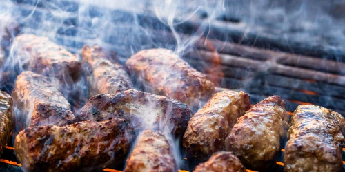 Mici pe gratar FOTO Shutterstock jpg