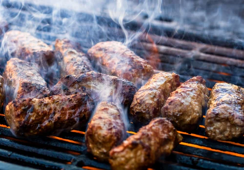 Mici pe gratar FOTO Shutterstock jpg