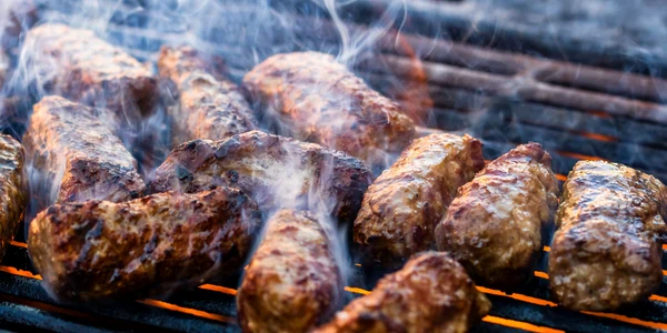 Mici pe gratar FOTO Shutterstock jpg