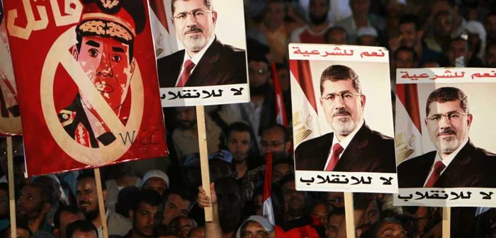 Activităţile confreriei din care face parte şi preşedintele demis Mohamed Morsi au fost scoase în afara legii