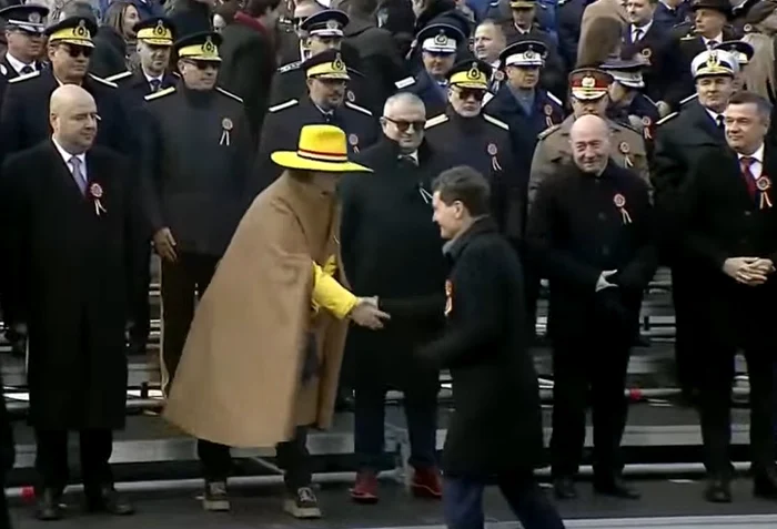 Iuliana Scântei și Nicușor Dan la Parada de 1 decembrie FOTO Captură video