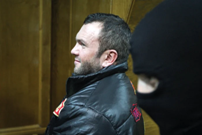 Arad: Clanul lui Uţu face circ în sala de judecată
