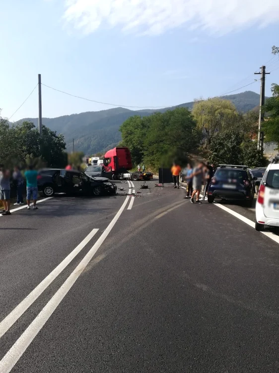 Accident pe Valea Oltului la Balota - Vâlcea pe DN 7 cu trei victime Foto Adevărul