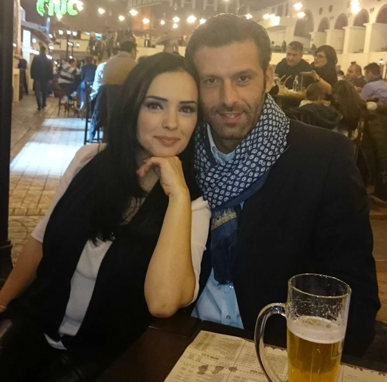 
    Magda Vasiliu şi soţul ei Cosmin Stoian, dezamăgiţi de vacanţa pe Litoralfoto: arhiva personală  