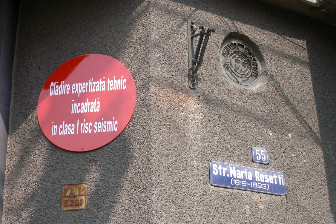 
    Blocurile cu bulină sunt un pericol pentru cei care locuiesc în ele  