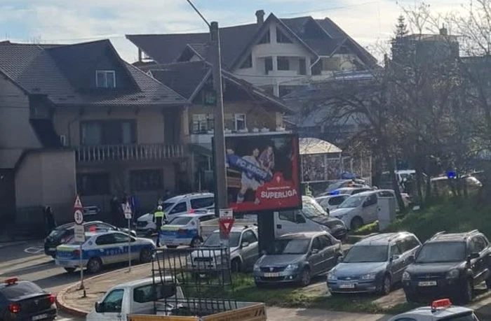 La faţa locului au intervenit opt echipaje de poliţie. FOTO: InfoTraficPiteşti