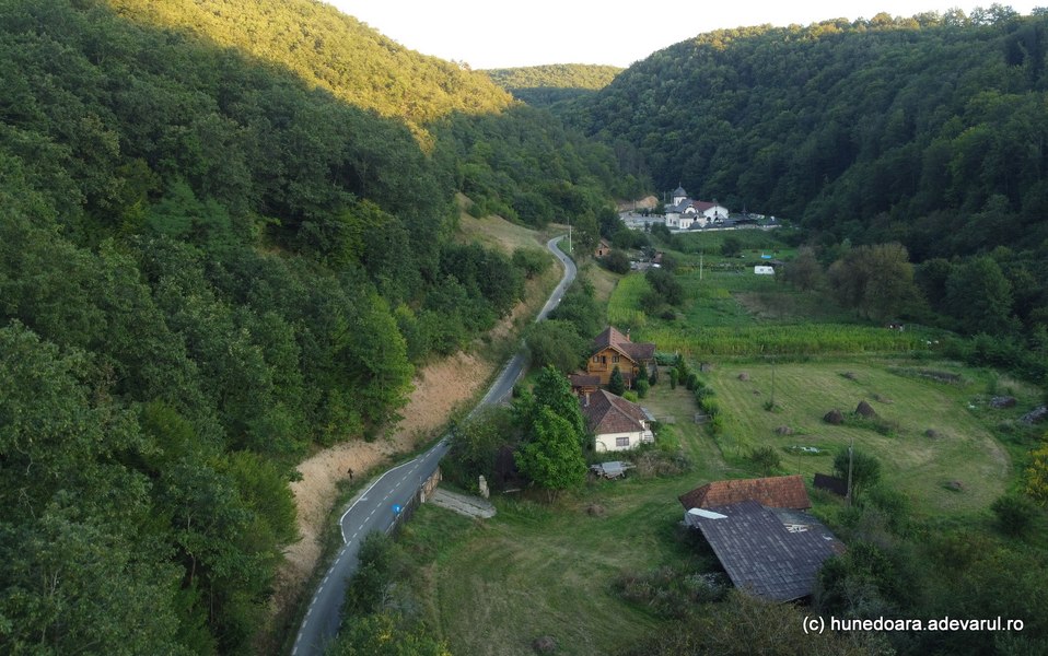 Valea Roatei, micul paradis de lângă Hunedoara. Locurile care dau farmec Ținutului Pădurenilor VIDEO