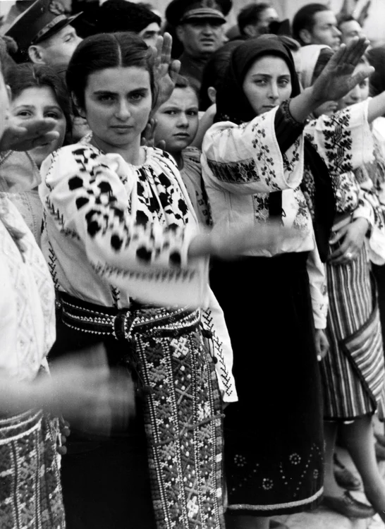 Tinere salută cu salutul fascist hitlerist GettyImages