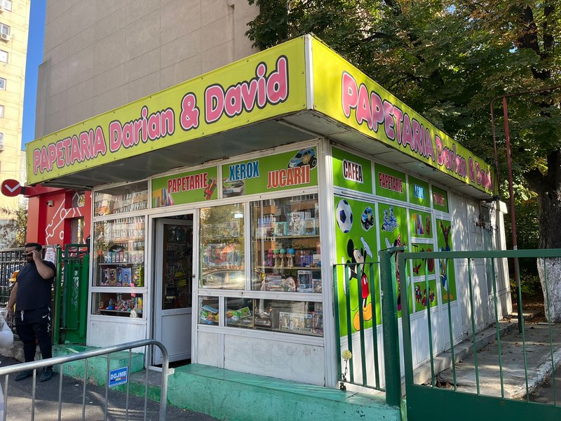 Solidaritate într-o papetărie. Rahova, la 6 zile după explozie: „Am vrut să rămân aici, în zona mea”