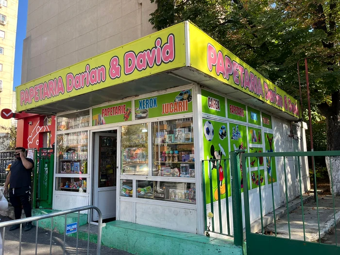 Magazinul „Papetăria Darian & David”, de lângă Liceul „Dimitrie Bolintineanu”. Foto: Adevărul