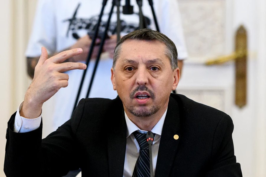 Sindicaliștii din Educație îi cer demisia lui Daniel David: „Domnul ministru a lovit în sistemul de învăţământ şi în salariaţii acestuia”