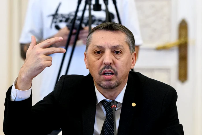 Sindicaliștii din Educație îi cer demisia lui Daniel David: „Domnul ministru a lovit în sistemul de învăţământ şi în salariaţii acestuia”
