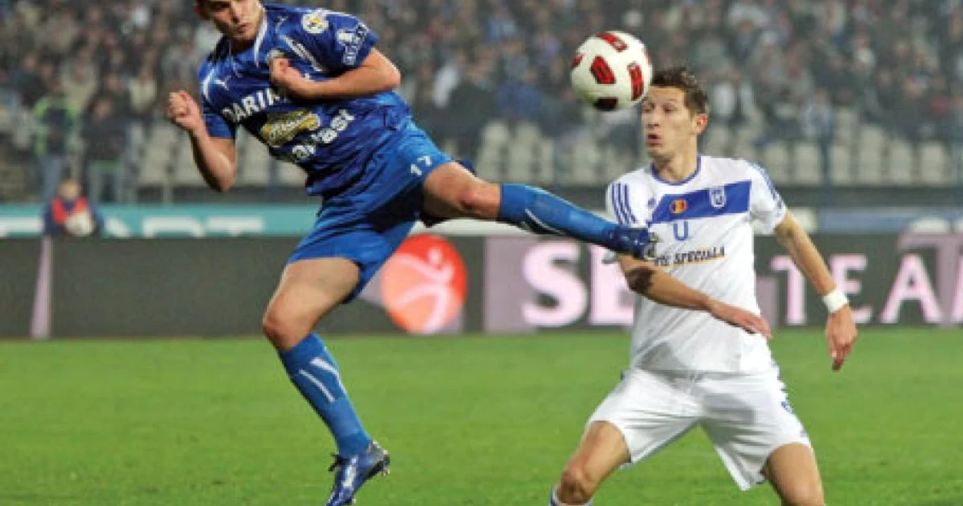 Mihai Costea (dreapta) a dezamăgit contra bistriţenilor