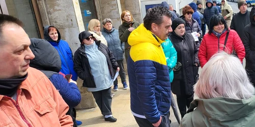 oameni pe strada proteste angajati radio romania 20 martie 24 jpg