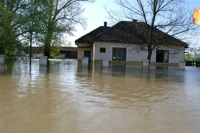 Inundații la Otelec FOTO Facebook/Otelek-regi iskola