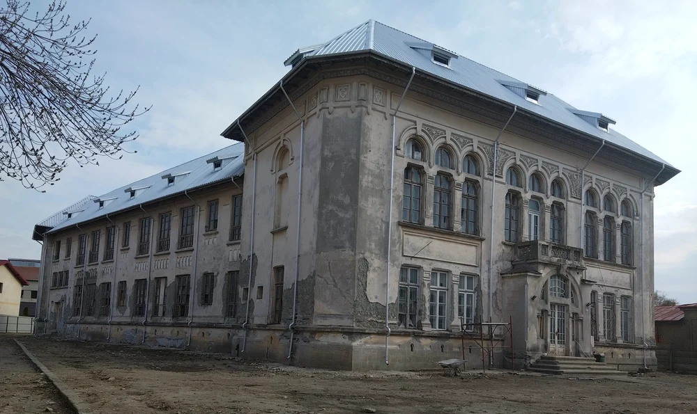 Clădirea fostei Școli Comerciale a fost salvată de la pieire FOTO: Ștefan Borcea