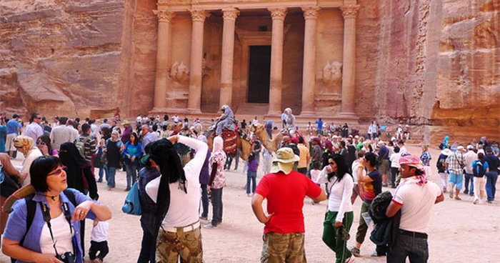 Fost centru comercial, oraşul antic Petra continuă să atragă tot mai mulţi turiştii FOTO Shutterstock