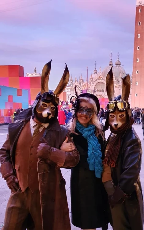 3 bianca brad la carnavalul de la venetia criza coronavirus panica in italia 2 jpg jpeg