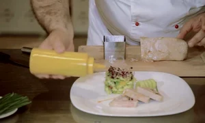 Balotină de pui cu fistic, roşii confiate şi măsline verzi jpeg