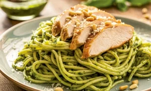 spaghete cu pesto si pui la gratar jpg