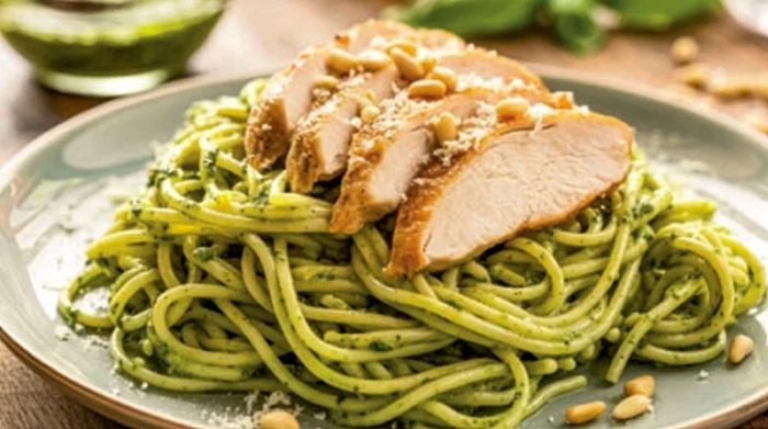 spaghete cu pesto si pui la gratar jpg