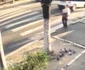 Accident surprins de o cameră de luat vederi pe o trecere de pietoni din Râmnicu Vâlcea Foto captură video