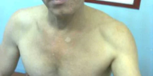 Bărbatul a dormit liniștit 12 ore cu un cuțit înfipt în piept