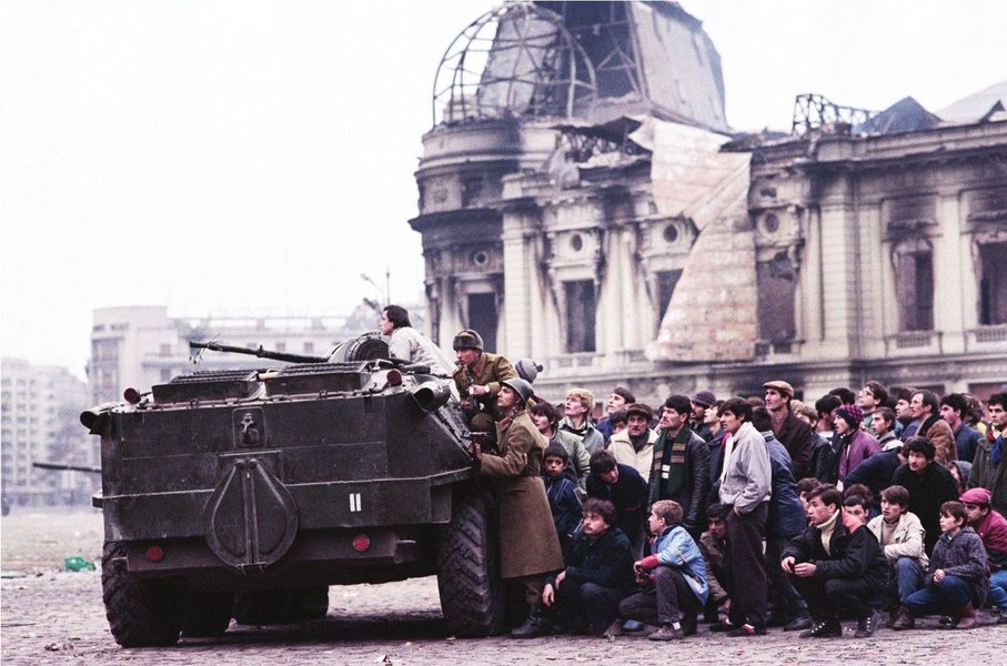 Cine a dat ordinul de intrare a Armatei în cazărmi în timpul Revoluției din 1989?